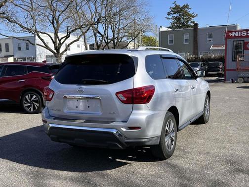 Brilliant Silver 2018 Nissan Pathfinder S