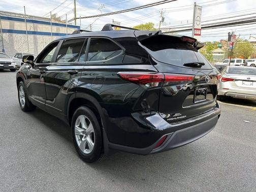 Midnight Black Metallic 2023 Toyota Highlander L