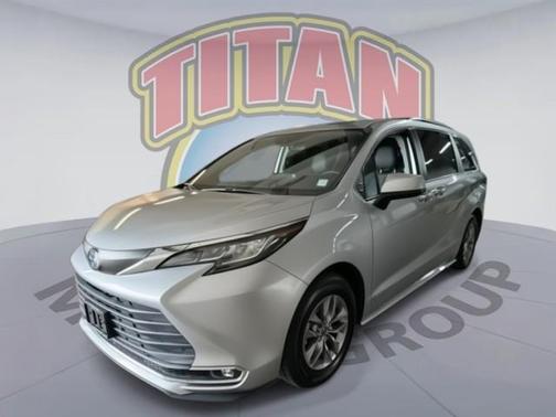 2021 Toyota Sienna XLE 8 Passenger
