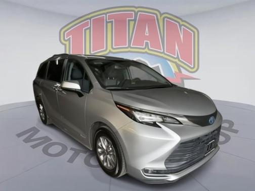 2021 Toyota Sienna XLE 8 Passenger