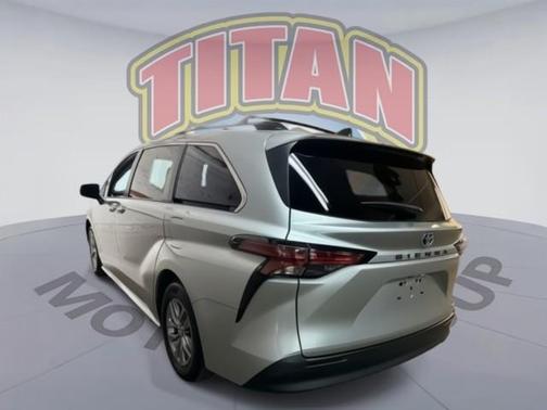 2021 Toyota Sienna XLE 8 Passenger