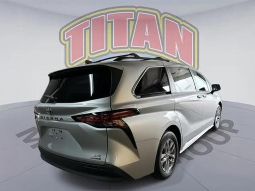 2021 Toyota Sienna XLE 8 Passenger