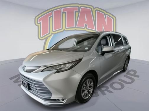 2021 Toyota Sienna XLE 8 Passenger