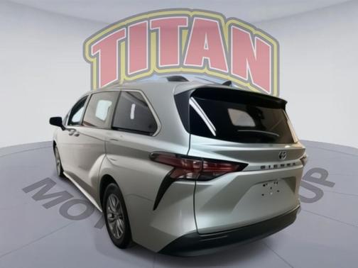 2021 Toyota Sienna XLE 8 Passenger