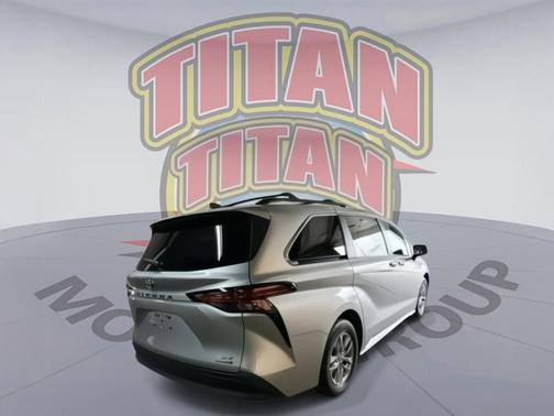 2021 Toyota Sienna XLE 8 Passenger