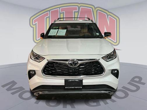 2023 Toyota Highlander Platinum