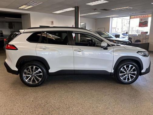 Wind Chill Pearl 2023 Toyota Corolla Cross XLE