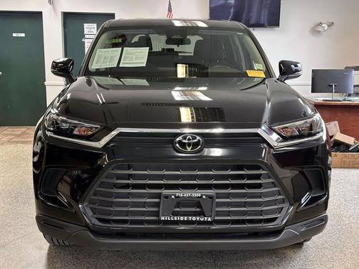 Midnight Black Metallic 2025 Toyota Grand Highlander Platinum
