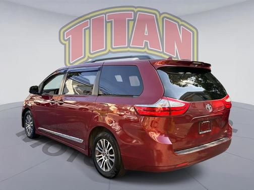 Salsa Red Pearl 2019 Toyota Sienna XLE