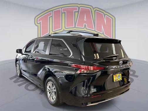 Midnight Black Metallic 2024 Toyota Sienna Platinum