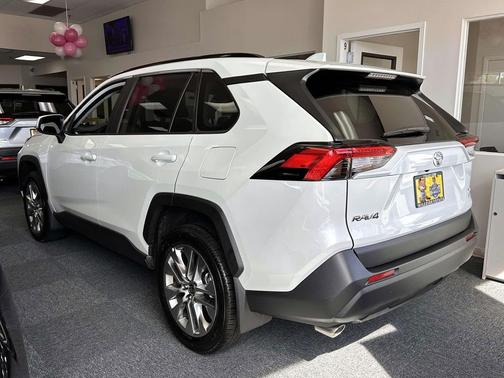 2025 Toyota RAV4 XLE Premium