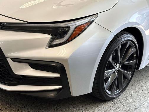 Classic Silver Metallic 2025 Toyota Corolla SE