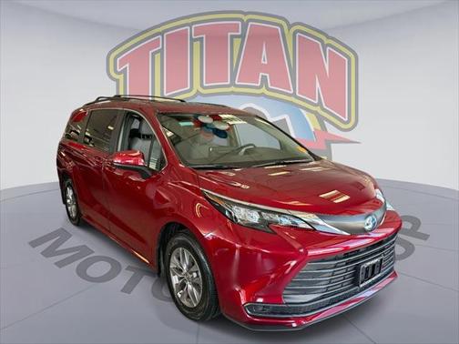 2025 Toyota Sienna LE