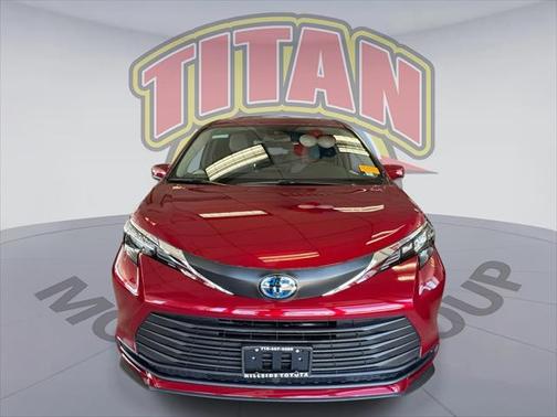 2025 Toyota Sienna LE