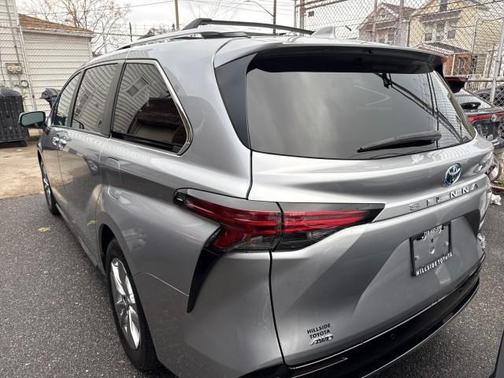 2023 Toyota Sienna Limited