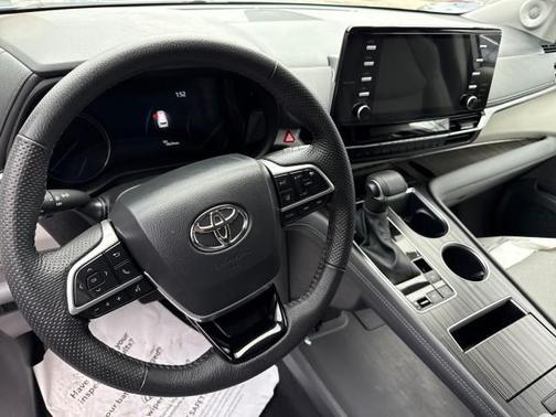 2023 Toyota Sienna Limited