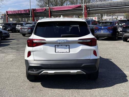 Snow White Pearl 2022 Kia Seltos LX