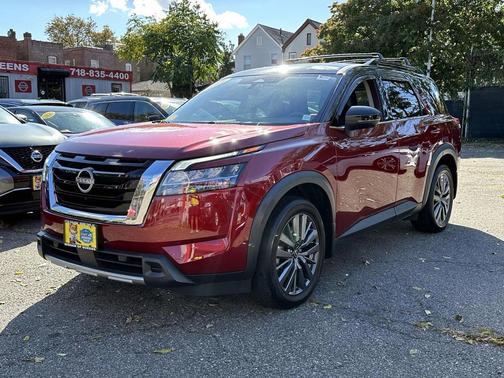 2024 Nissan Pathfinder SL 4WD
