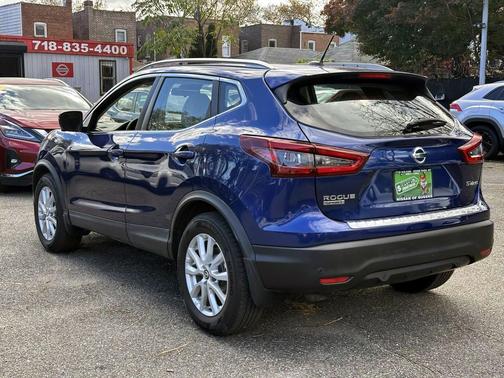 2022 Nissan Rogue Sport SV