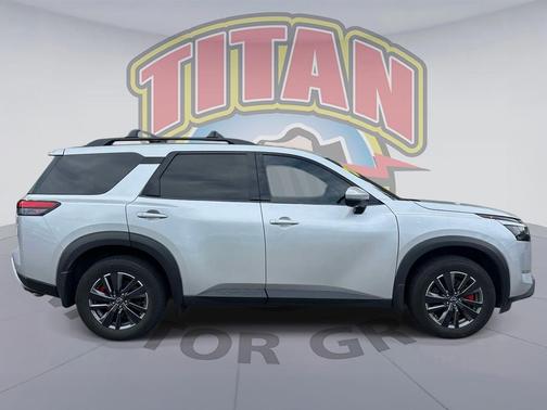 Brilliant Silver Metallic 2024 Nissan Pathfinder SL 4WD