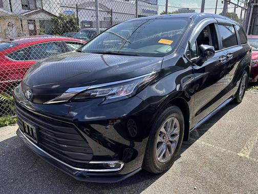 2023 Toyota Sienna XLE 7 Passenger
