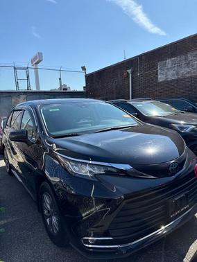 2023 Toyota Sienna XLE 7 Passenger