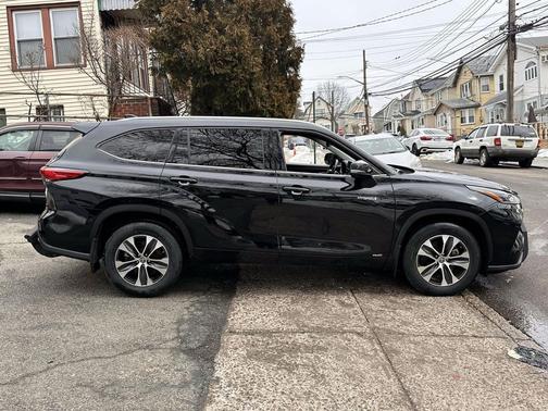 2021 Toyota Highlander Hybrid XLE