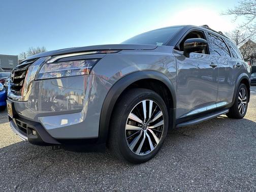 2024 Nissan Pathfinder Platinum 4WD