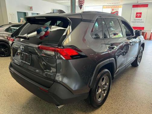 2022 Toyota RAV4 Hybrid XLE