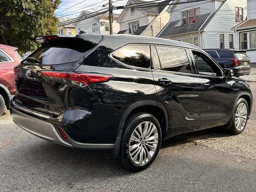 2022 Toyota Highlander Platinum