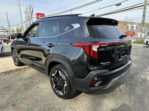 Fusion Black 2024 Kia Seltos SX Turbo