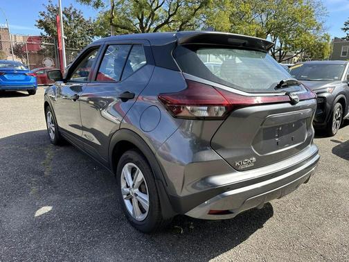 2022 Nissan Kicks S