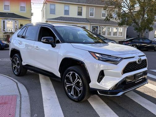2025 Toyota RAV4 Hybrid SE