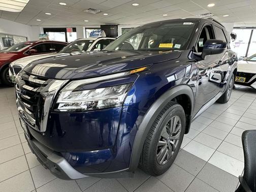 2022 Nissan Pathfinder SV 4WD