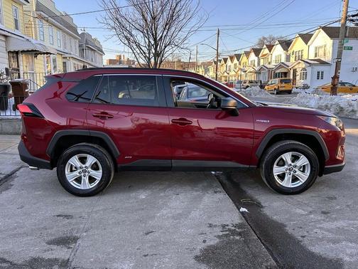 2021 Toyota RAV4 Hybrid SE