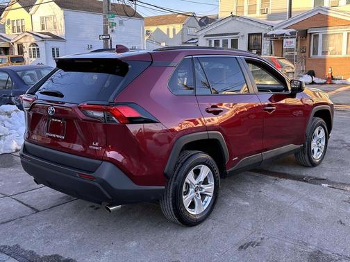 2021 Toyota RAV4 Hybrid SE