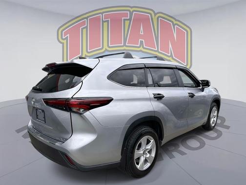 Celestial Silver Metallic 2024 Toyota Highlander LE