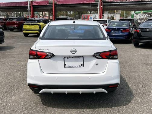 Fresh Powder 2024 Nissan Versa 1.6 S