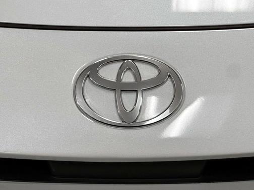 2025 Toyota Prius Plug-In Hybrid SE