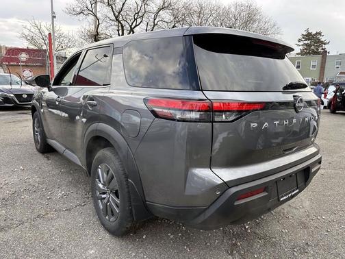 2024 Nissan Pathfinder S 4WD