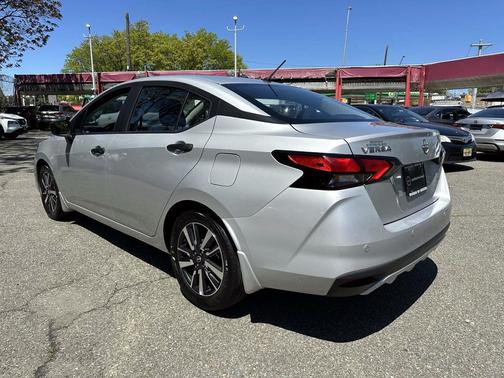 Brilliant Silver Metallic 2024 Nissan Versa 1.6 S