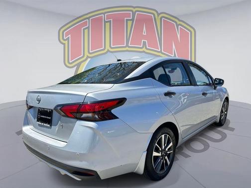 Brilliant Silver Metallic 2024 Nissan Versa 1.6 S