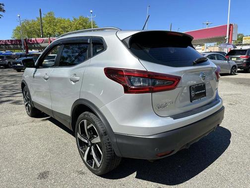 Brilliant Silver Metallic 2022 Nissan Rogue Sport SL