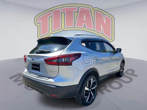 Brilliant Silver Metallic 2022 Nissan Rogue Sport SL