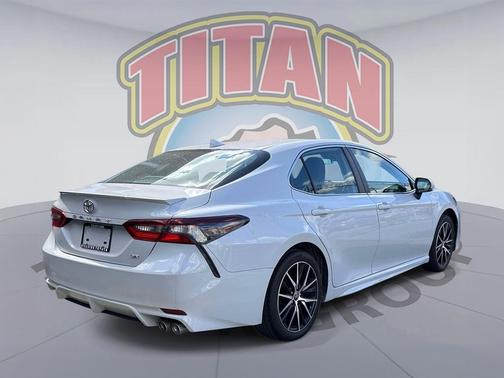 Ice Edge 2024 Toyota Camry SE