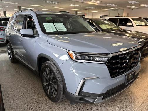 Sonic Gray Pearl 2025 Honda Pilot Elite