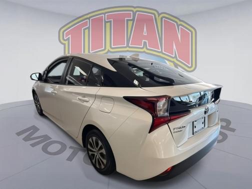 2021 Toyota Prius LE
