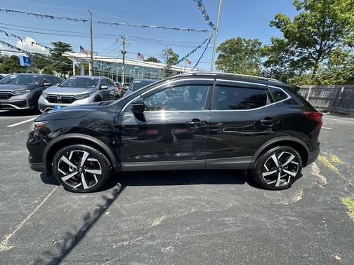 2022 Nissan Rogue Sport SL
