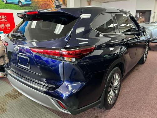 2022 Toyota Highlander Platinum