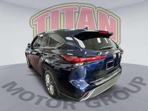 2022 Toyota Highlander Platinum